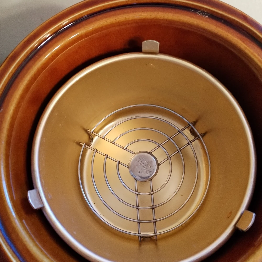 Red Electric Slow Cooker with Glass Lid - Brand Unknown